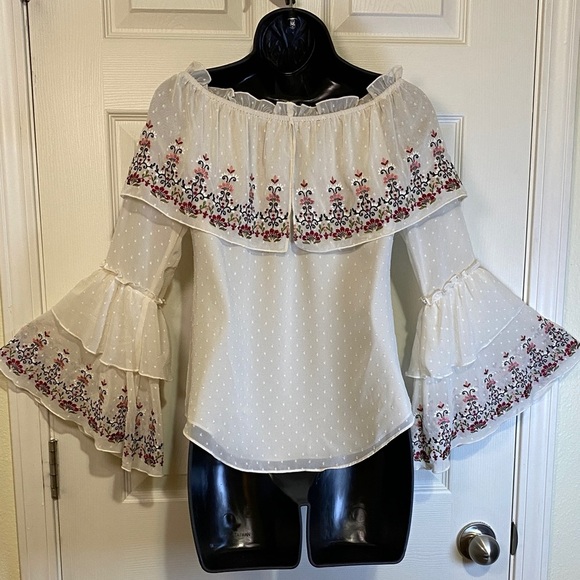 White House Black Market Off-Shoulder Top with Floral Embroidery Bell Sleeve XXS - Picture 2 of 8